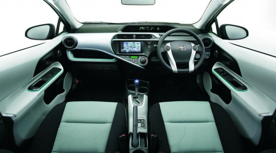  Toyota Aqua 2011 года  (фото 2 из 3)